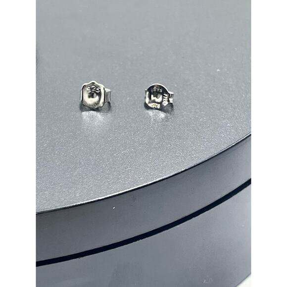 14k White Gold Round Pave Diamond Chip Post Pierced Stud Earrings 6mm - Picture 3 of 11